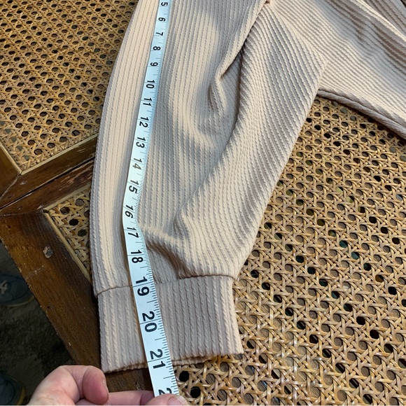 Lg design like new oversized neutral tan pullover shirt top - Picture 7 of 9